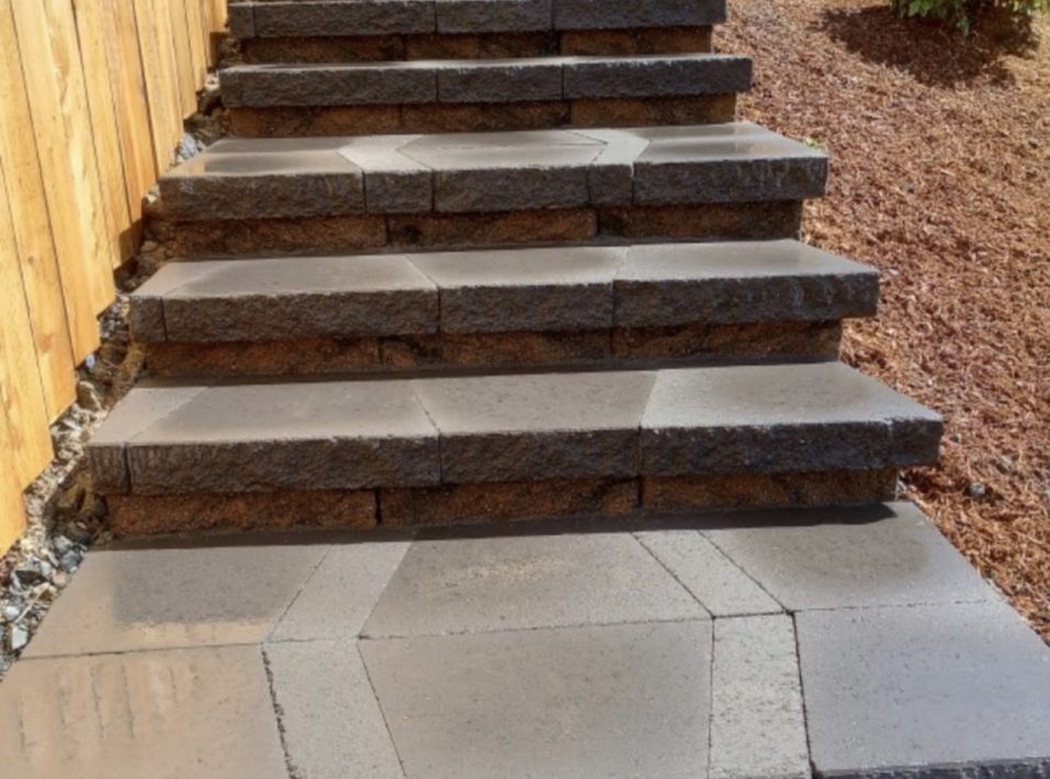 Inlaid Paver Steps_Fence (1)